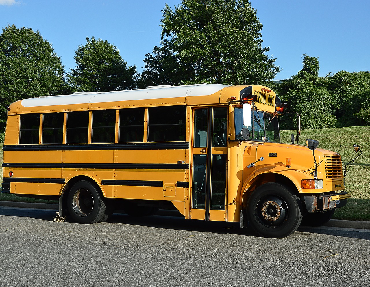 school bus, america, yellow-2122395.jpg